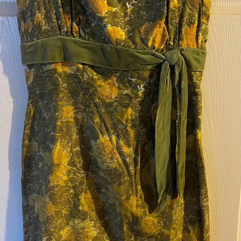 vintage sheath dress with velvet bow